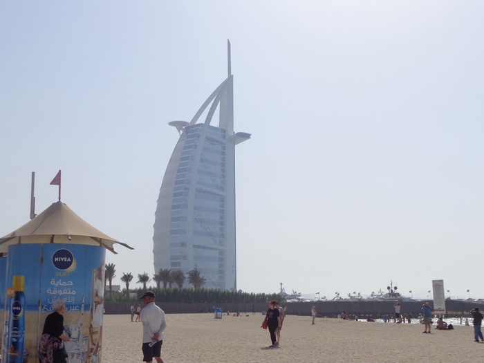 『ピースボート 世界一周クルーズ紀行』/TM & (c)2015 Turner Japan