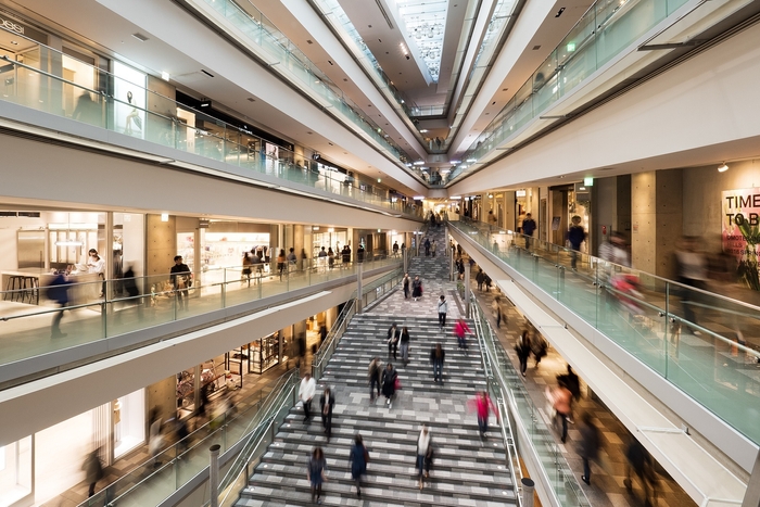 表参道ヒルズ大階段