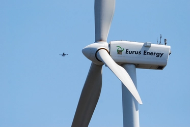 ユーラステクニカルサービスと東京電力ベンチャーズ、 国内最大規模の風力発電設備のドローン点検を実施