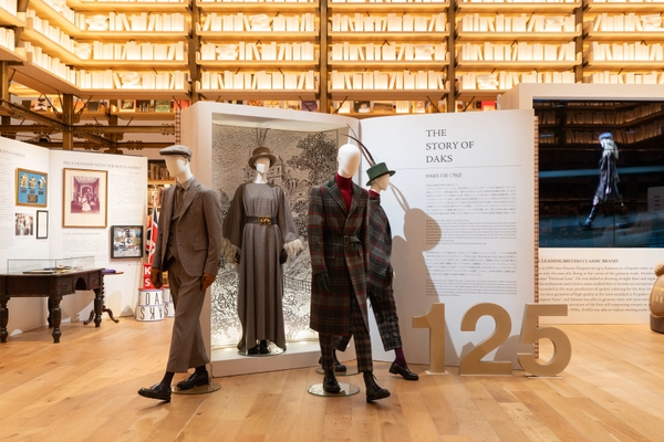 ランウェイショーやライブペインティングを実施！ DAKS 125周年アニバーサリーイベントを GINZA SIX 蔦屋書店内にて3月20日から3月24日に開催