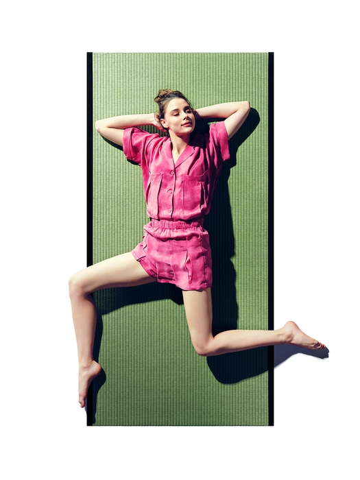 卍寝 (100ポーズより抜粋)