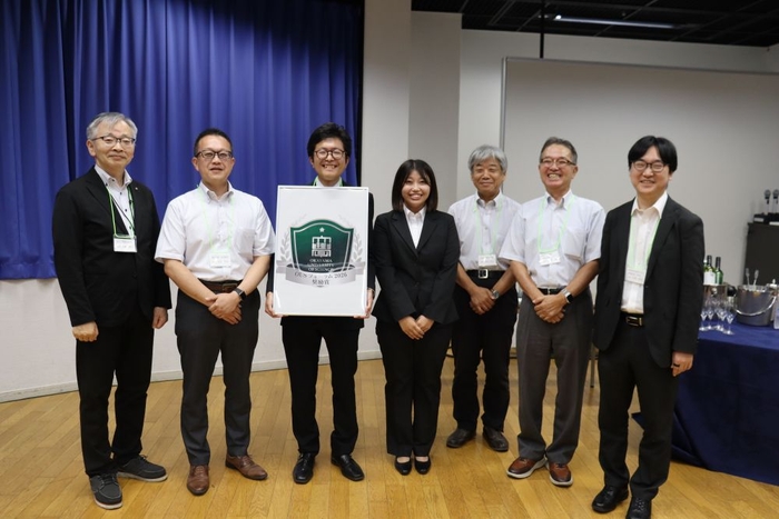 ポスター発表で奨励賞を受賞した皆さん
