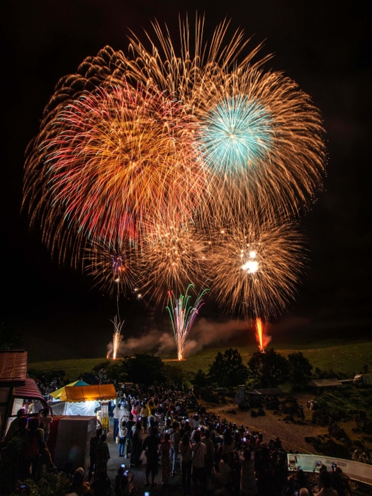 轟音がこだまする花火大会