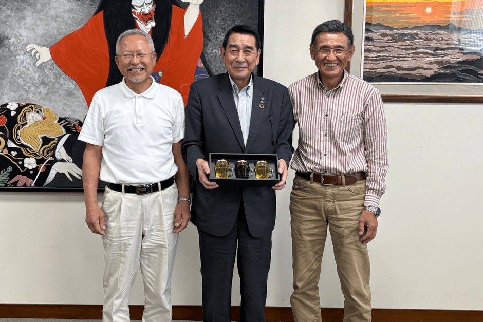 左から平井、町長、高木
