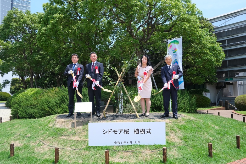 シドモア桜 植樹式の様子「ジョイナスの森彫刻公園」