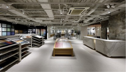 ショールーム内床:ヴァルドルチャ GGC-AD7010