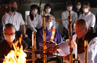 【食べられるグッズ第7弾】四天王寺で コロナ禍“疫病退散”と“学業成就”ご祈祷 ～在学生から受験生へのメッセージが入った 「ご祈祷ふやきせんべい」を制作～