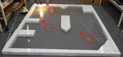 ロボコンで使用するコースのモデル。左奥がゴールのランプゾーンです