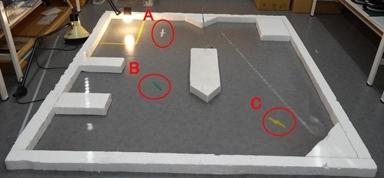 ロボコンで使用するコースのモデル。左奥がゴールのランプゾーンです