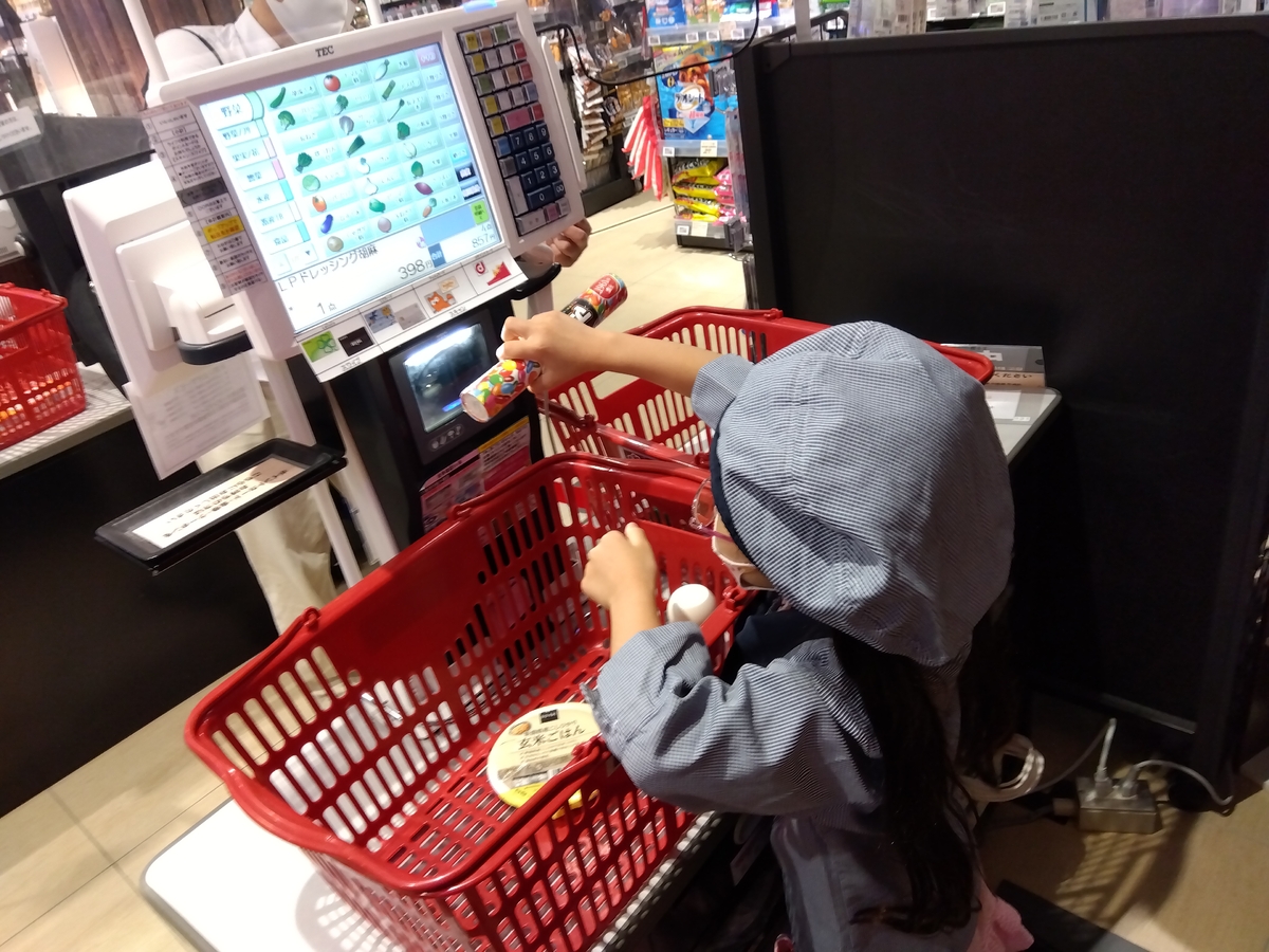 制服を着て店員さながら!ライフ「お仕事体験イベント」を開催 ~ セントラルスクエア恵比寿ガーデンプレイス店