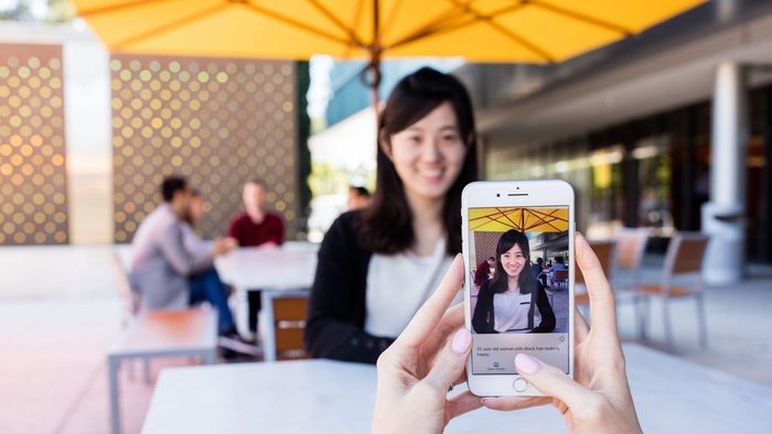 Seeing AIアプリにより視覚障碍を持つ人が友人やその表情を認識できるようになります
