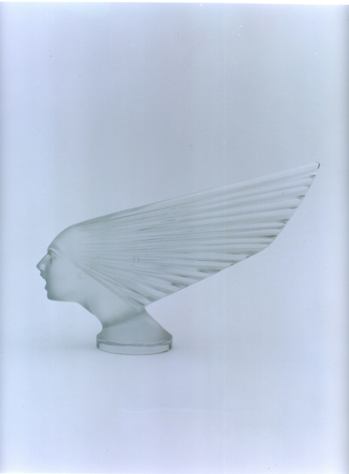 カーマスコット《勝利の女神》1928年 透明ガラス、プレス成形、サチネ