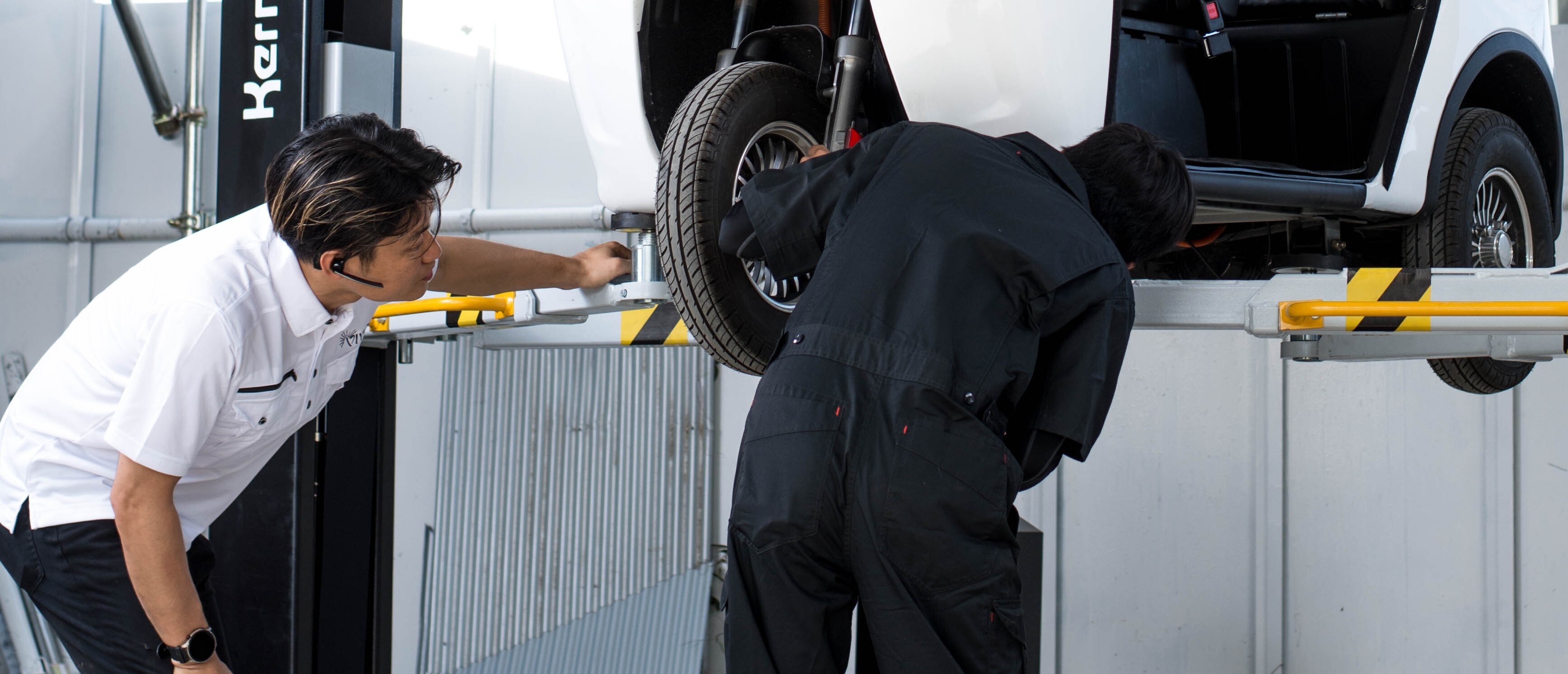 ビベルトライク本社 株式会社バブルにて整備を行うようす