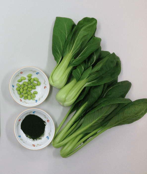 給食に混ぜ込まれている緑の食材たち
