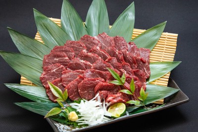 赤身馬刺し