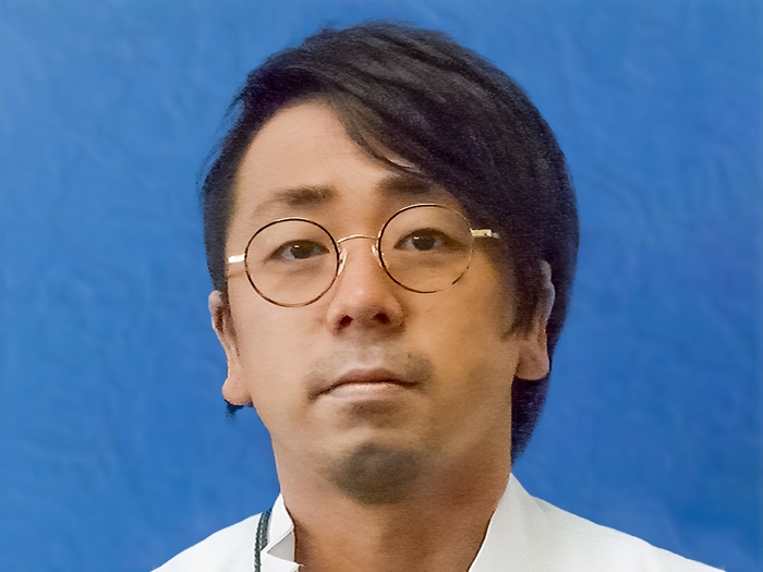 山下 健氏