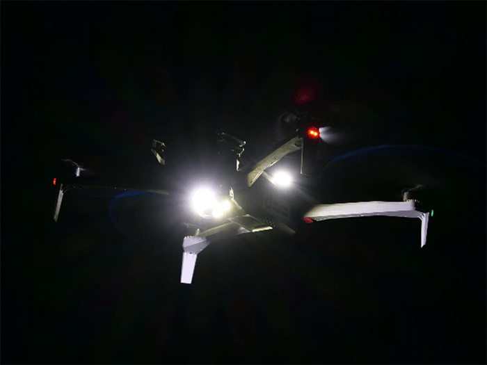 <「Skydio X10」が夜間飛行する様子>