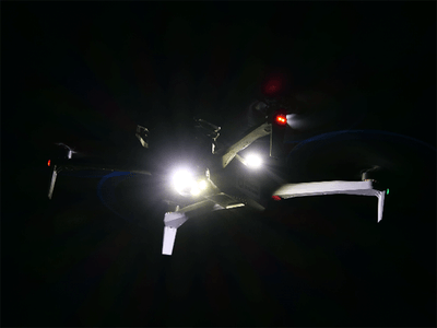 <「Skydio X10」が夜間飛行する様子>