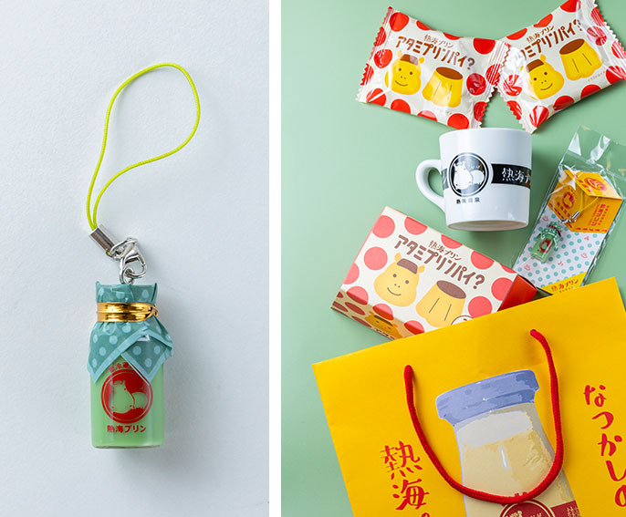 左:3店舗達成でもらえる抹茶ストラップ、右:6店舗達成でもらえる豪華商品
