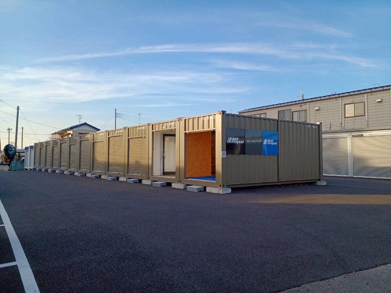 作業スペース付きトランクルーム
【パワーストレージ館林市諏訪町】にモデルルームがオープン‼
～ 現 地 内 覧 受 付 中 ～