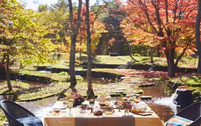 星のや軽井沢（長野県・軽井沢） 一足早い紅葉を眺められる特別席で、秋の味覚を味わう 「紅葉フルーツBBQ」開催 開催期間：2018年9月10日～11月9日