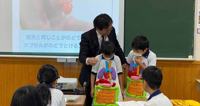 令和5年(2023年)低学年向けお薬教室の様子