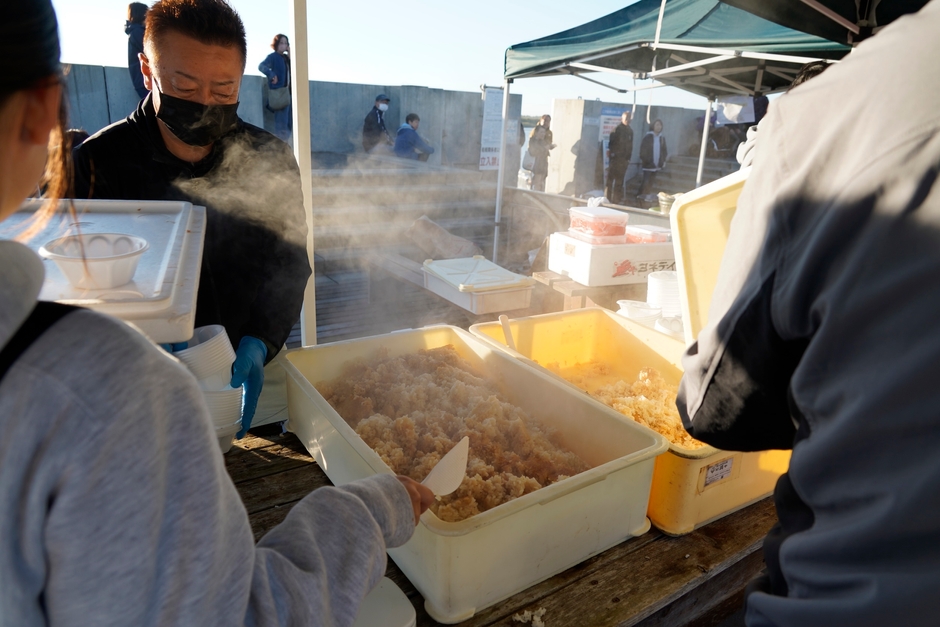 炊き立ての鮭の煮汁はいったご飯