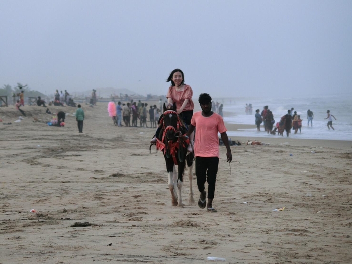 チェンナイの海で馬に乗りました