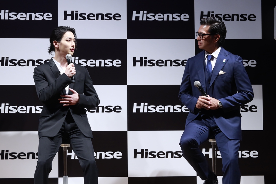 横浜流星さん／ハイセンスジャパン株式会社 マーケティング部 部長・家倉 宏太郎氏