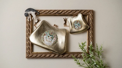 「全てのネコが隙だらけに眠れますように」 aonecoプロジェクト、ビーズアクセサリー作家 Hiroe Takagi氏との特別コラボアイテムを発表！ 手刺繍が光る革小物を受注販売開始