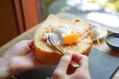 分厚くカットした「京都ねこねこ」の食パン