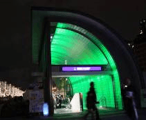 大阪市中央公会堂のレンガを象徴する“赤”