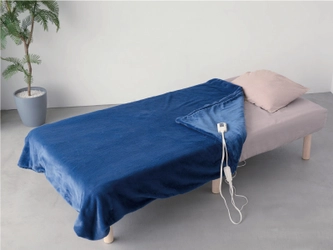 極上シルキータッチで「足ポカ快眠」を実現！ 「プレミアムフェイクファー電気毛布」にネイビーが新登場