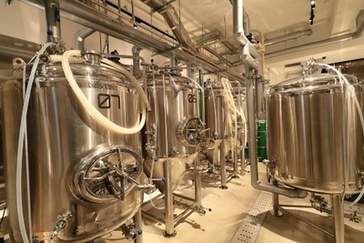 大和醸造（ビール醸造用タンク）