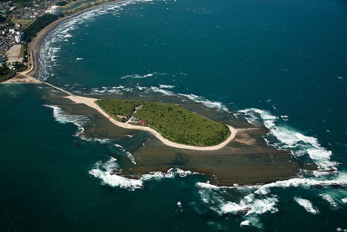 鬼の洗濯板に囲まれた自然豊かな青島 神話ゆかりの地青島神社を参拝