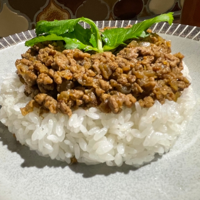 マグロ節と真昆布出汁のぶっかけキーマカレー　