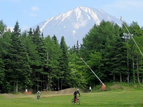 富士山の麓のマウンテンバイクコース