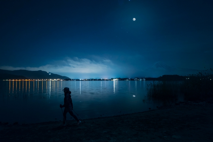 【星のや富士】夜の湖畔散策