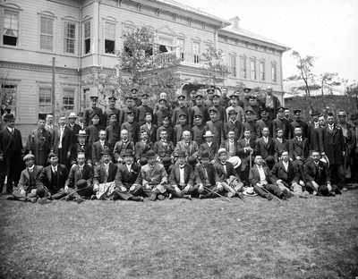 明治44年大隈重信総長が津山中学(現津山高等学校)を訪問、記念植樹