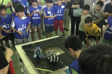芝浦工業大学、小中学生向けのロボットセミナーを マレーシアの日本人学校で開催