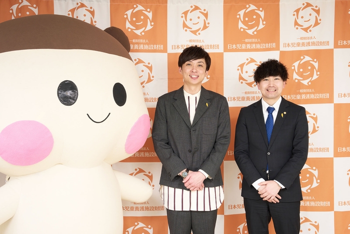 河井ゆずるさんと事務局長 本郷