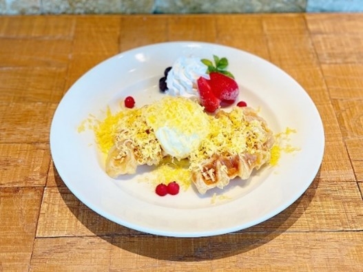 新感覚スイーツの「ワッフル&ワッサン」