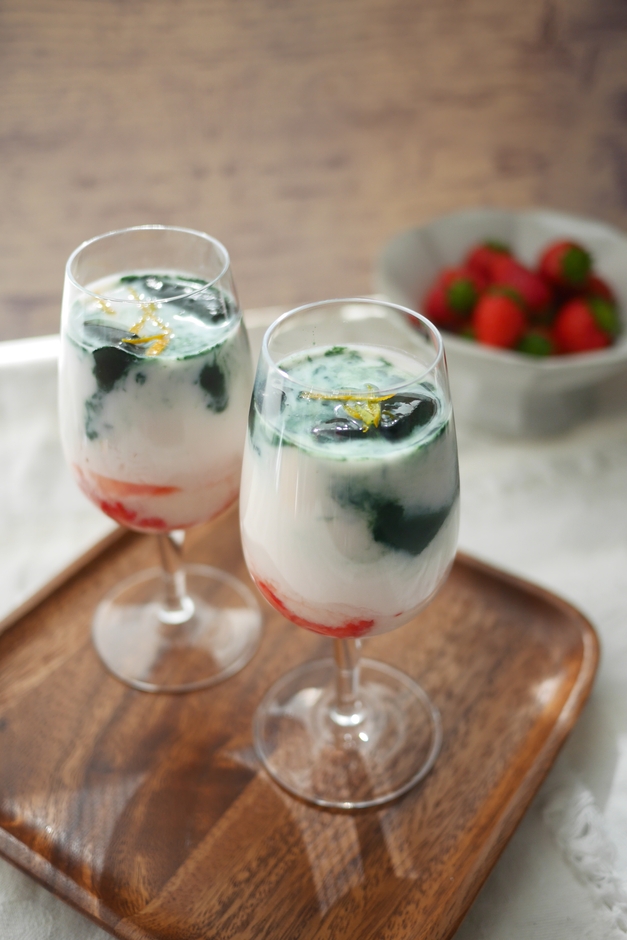 生スピルリナ「タベルモ」といちごの甘酒