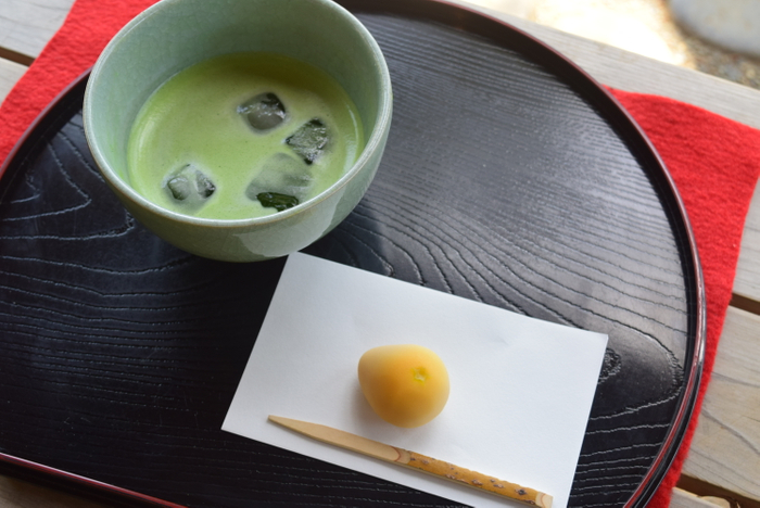 冷抹茶と季節の上生菓子のセット（イメージ）