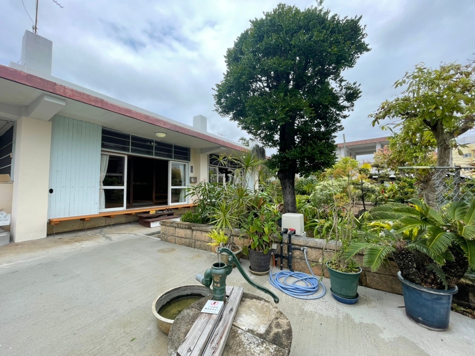 閑静な住宅街い佇む