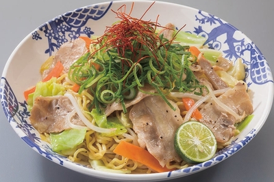 三元豚とたっぷり野菜の塩焼きそば