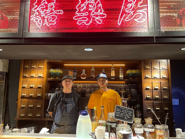 佐々木さん（右）と柳沢さん（左） 