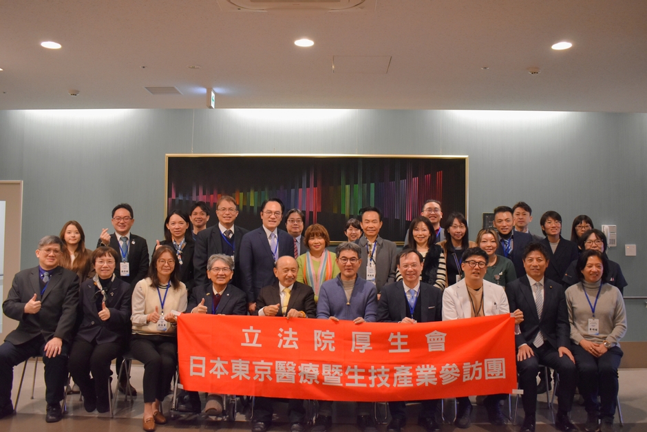 視察終了後の集合写真（こうのす共生病院にて）