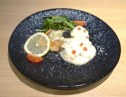 ~近大キャビアのせ~ 近大産サクラマスのムニエル