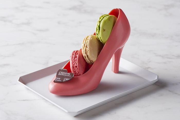 新作チョコがカフェメニューに！「横浜ハイヒールチョコレートwithマカロン」1,580円(税別)
